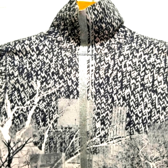 Marc Cain - Grey Central Park Print Short Sleeve Turtleneck Sweater. Size: S/M. - Picture 5 of 9